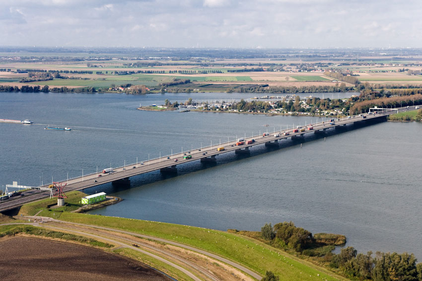 draagbaar Televisie kijken Invloed Snoekbaarsvissen bij de Moerdijkbrug - Snoekbaars Bootverhuur